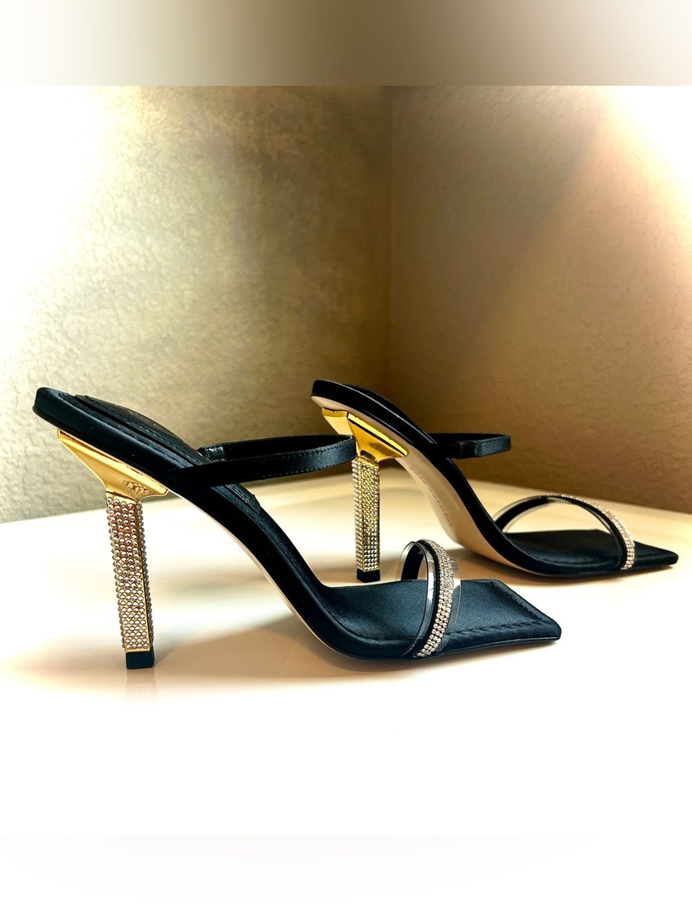NWOB GOOD AMERICAN Courts Black Satin & Rhinestone-Heels Sandals 7 MSRP $200